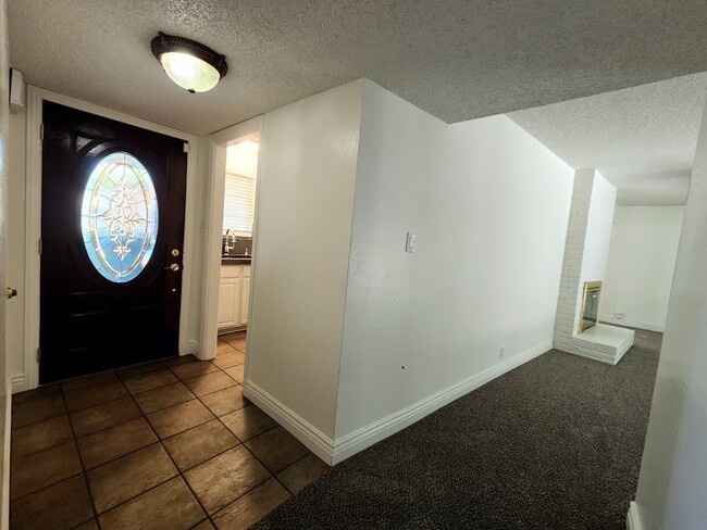 Building Photo - Rancho Cordova 3 Bedroom 2 Bath