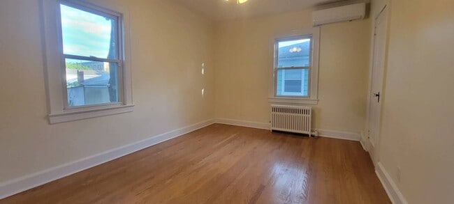 Building Photo - 146 10 St