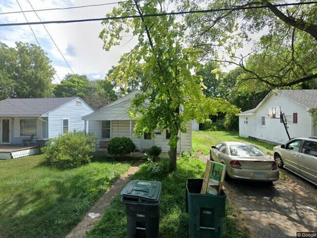 Primary Photo - Freshly - Renovated 3 Bed 2 Bath Home w/ 1...