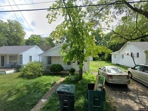 Building Photo - Freshly - Renovated 3 Bed 2 Bath Home w/ 1...