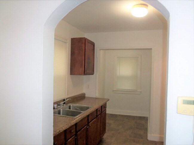 kitchen - 429 Kern St