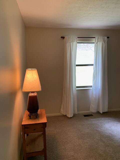 Building Photo - 1826 Mountain Dr