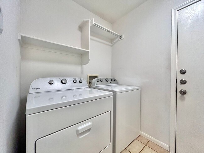 Building Photo - Beautiful 4-Bed Home with Open Floorplan, ...