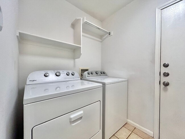 Building Photo - Beautiful 4-Bed Home with Open Floorplan, Game Room & Deck