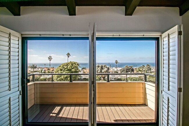 Building Photo - REMODELED, SPACIOUS & BRIGHT OCEAN-FACING CONDO IN BEAUTIFUL COMPLEX PERCHED ABOVE HOLLYWOOD RIVI...