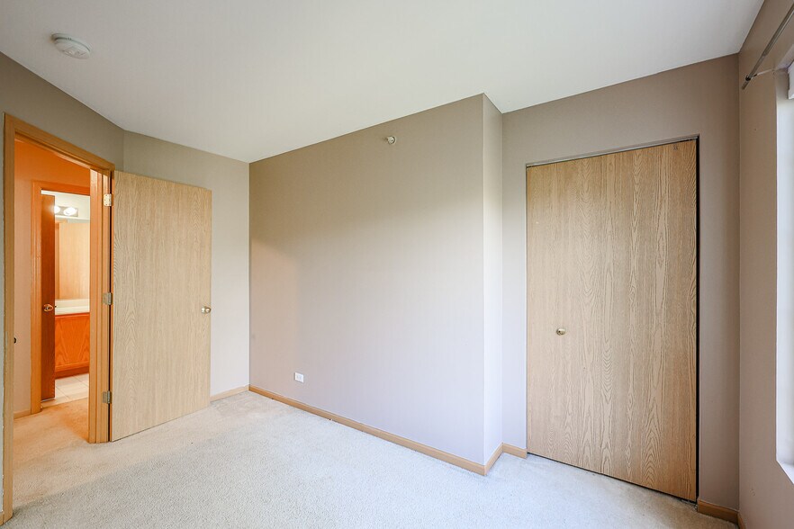 Building Photo - 607 Fox Ridge Dr