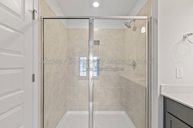 Building Photo - 204 White Oak Gdn Wy