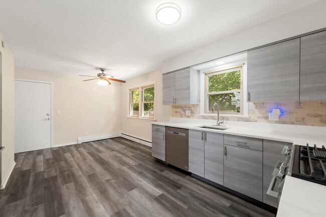 Building Photo - 5400 W Dakin St