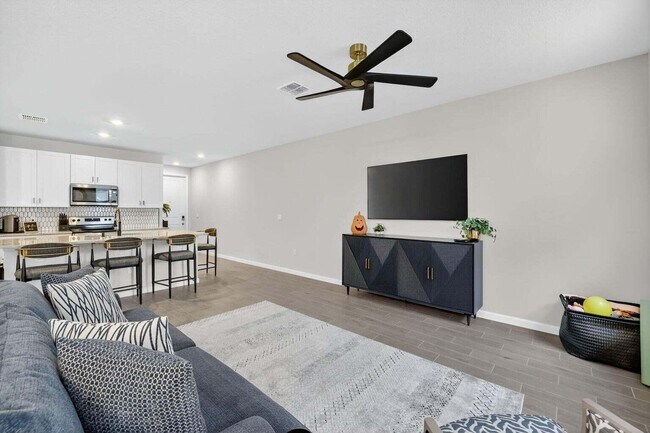 Building Photo - 5652 SE Edgewater Cir