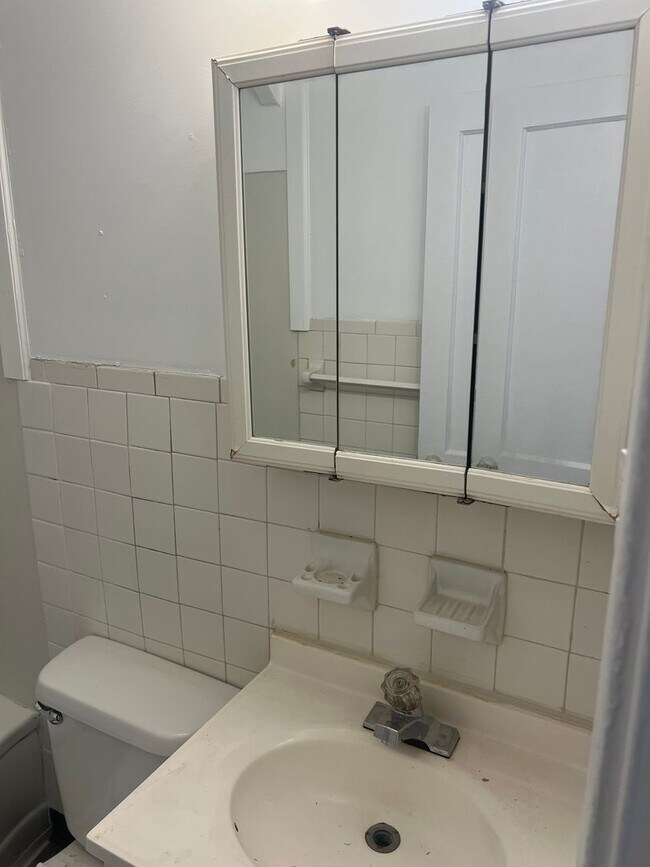 Building Photo - Lovely Longfield 2 Bedroom