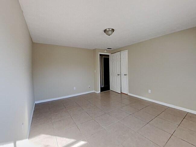 Building Photo - Northside Home