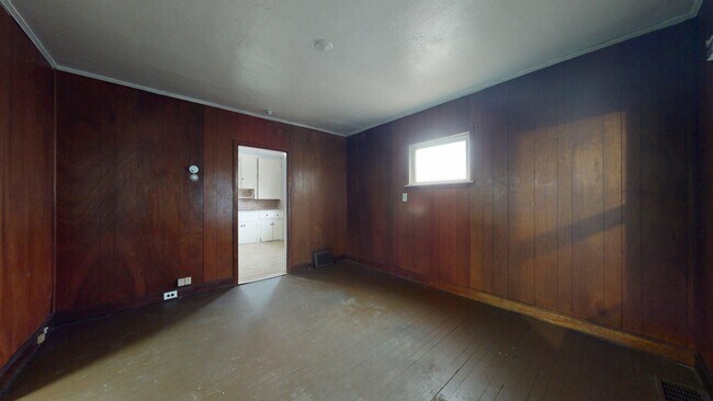 Building Photo - 3865 W 16th St