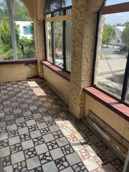 Primary Photo - 2017 6th Ave W