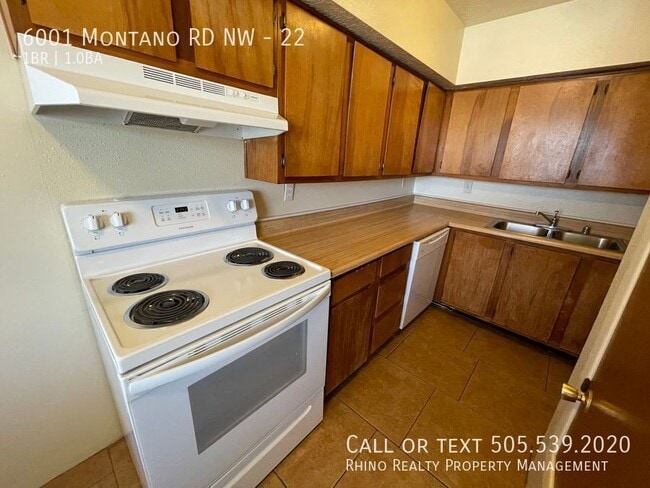 Building Photo - 6001 Montaño Rd NW