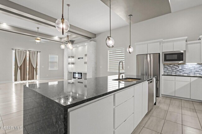 Building Photo - 12668 Desert Dove Ave