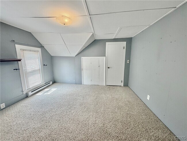Building Photo - 708 Schuyler St