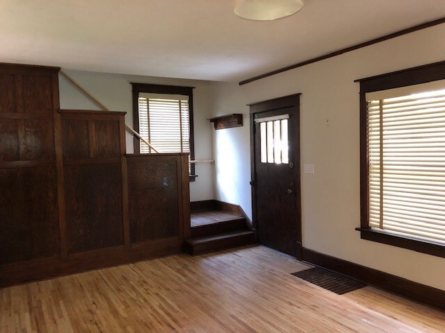 Building Photo - 423 Melrose Ct