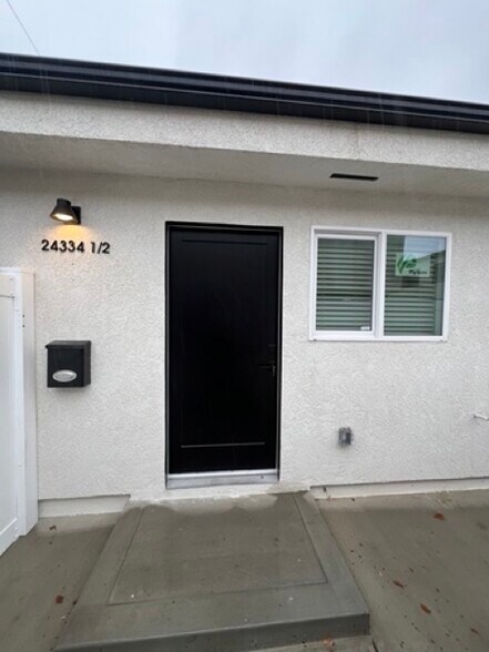 Building Photo - 24332 Chestnut St Newhall, CA 91321