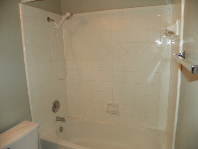 Building Photo - 133.135 Marvin Cove