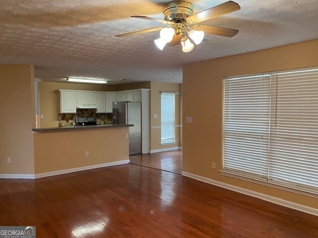 Building Photo - 615 Autumn Leaf Cir