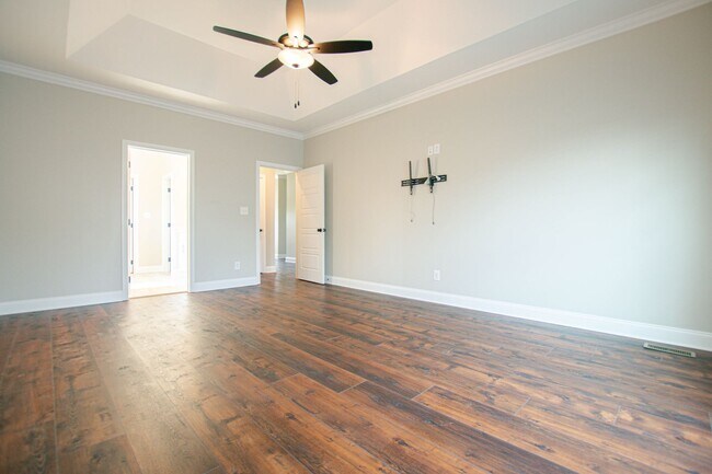 Building Photo - Pet Friendly Four Bedroom with Bonus!