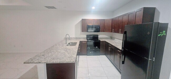Building Photo - MUST SEE -2/2/1+OPEN DEN-DUPLEX IN GREENBR...
