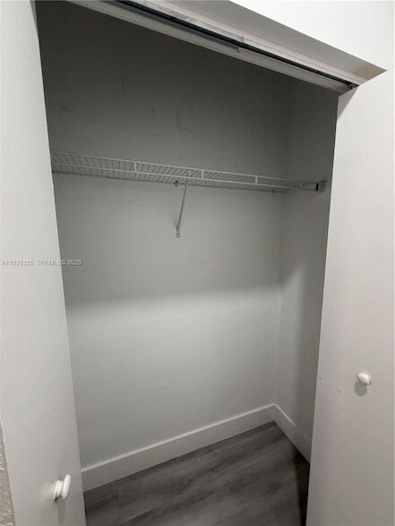 Building Photo - 853 E 24th St