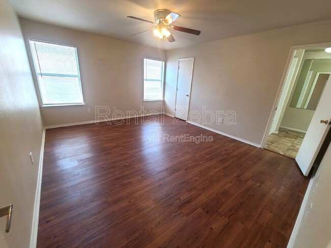 Building Photo - 2736 Murphy Dr