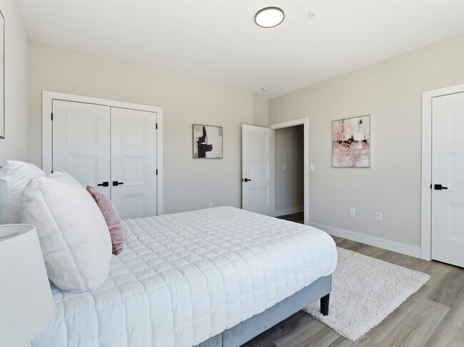 Building Photo - 304 61st St