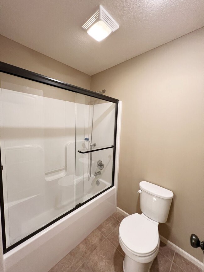 Building Photo - SEE IT NOW: Luxury 5-Bed Home in Wilshire ...