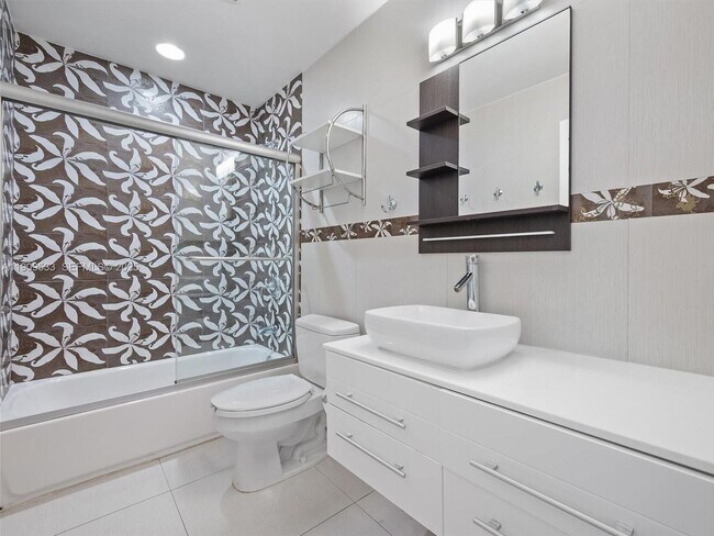 Building Photo - 19116 Fisher Island Dr