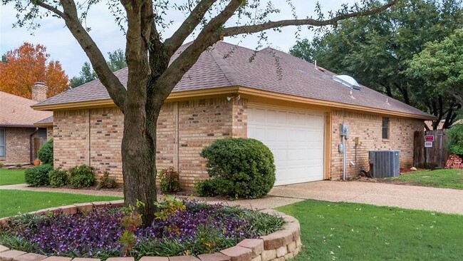Building Photo - 7825 Silveridge Dr