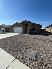 Building Photo - NEWER 4 BEDROOM HOME!