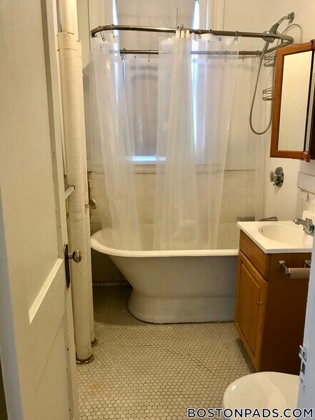Building Photo - 1179 Boylston St