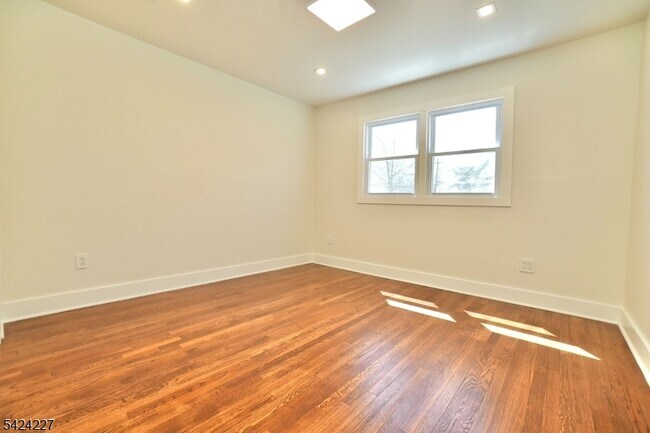 Building Photo - 25 Sanford Ave