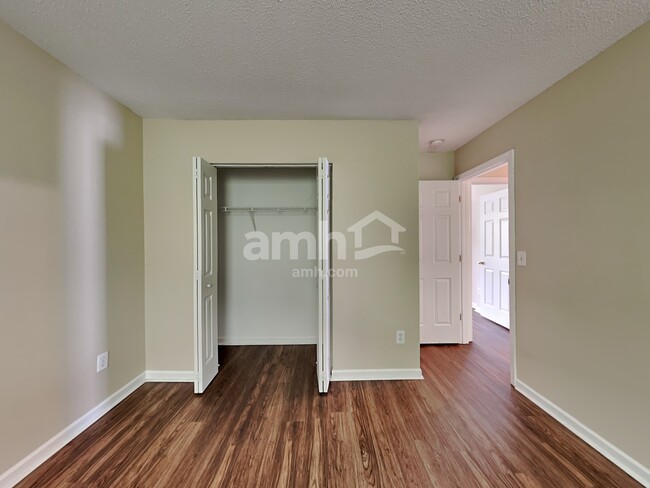 Building Photo - 515 Kingsman Ln