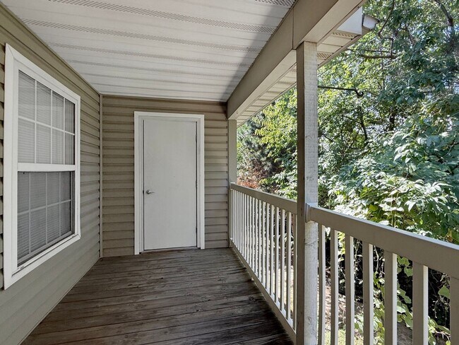 Building Photo - Luxe 1-Bedroom Haven: Serene Lakeside Livi...