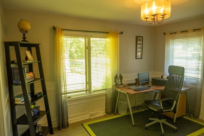 Building Photo - Avon Crest Niskayuna