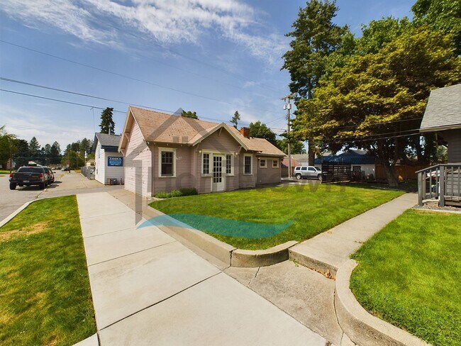 Building Photo - 1 Bedroom Cottage with Off-Street Parking Available in Midtown Coeur d'Alene!