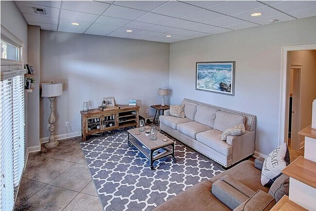 Building Photo - GORGEOUS LAKE HOUSE! 3 Bedrooms/3.5 Baths on Boone Lake, Private Dock, Fireplace & More! $3,900 m...