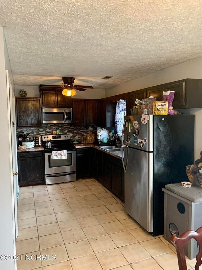 Building Photo - Castle Hayne Home for Rent!