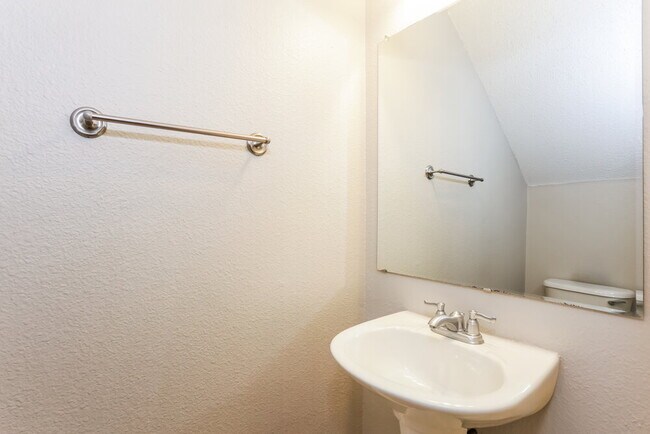 Building Photo - 8104 Gardengate Ct