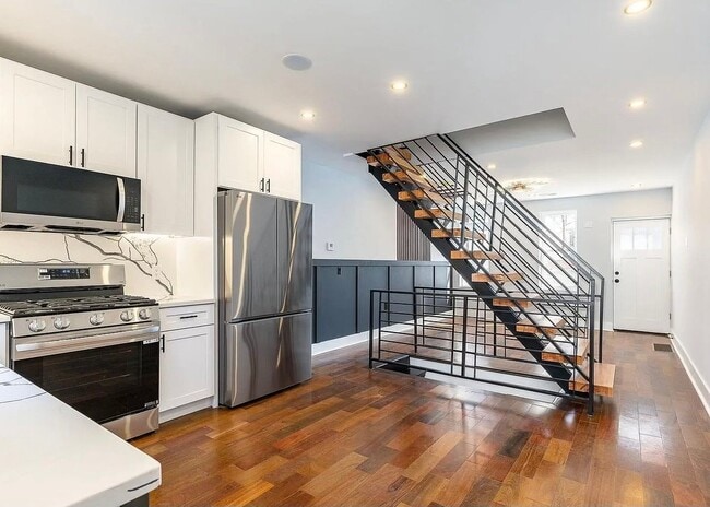 Building Photo - 9026 W Avalon Dr