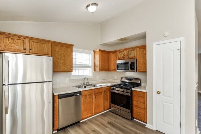 Building Photo - 7823 Cambridge Dr