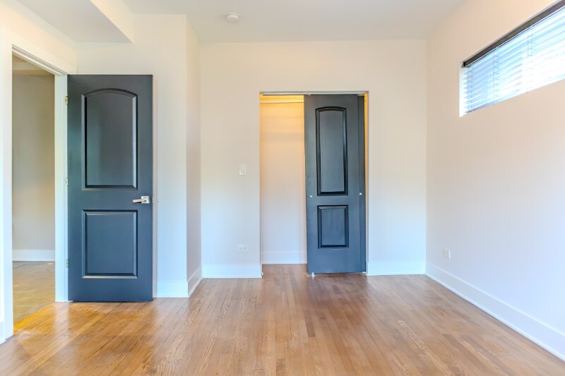Building Photo - 1517 E 67th Pl