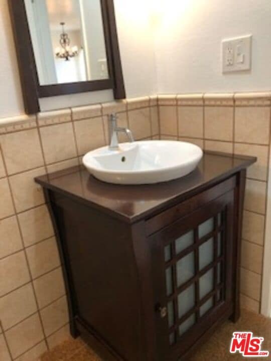 Building Photo - 622 S Barrington Ave