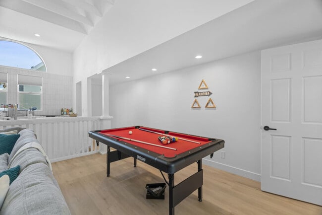 Building Photo - 909 E Camelback Rd