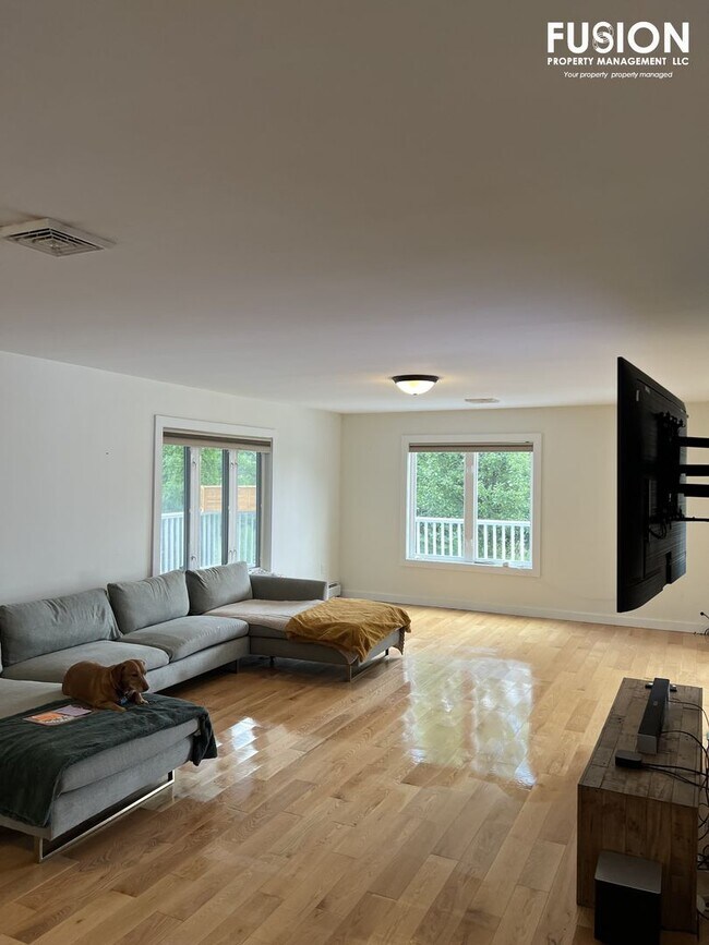 Building Photo - 2331 Oak Hill Rd