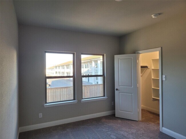 Building Photo - 124 Settlers Wy