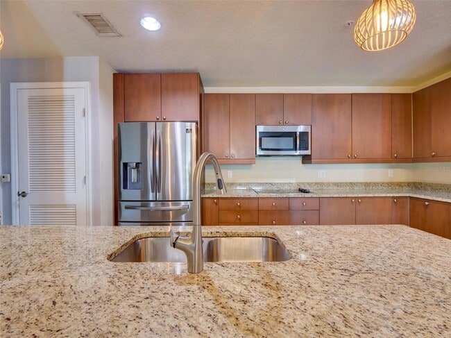 Building Photo - 100 S Eola Dr